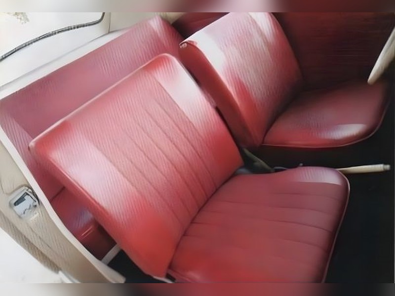 Foto: Tapeçaria - Bancos de Courvim Vermelho Turim