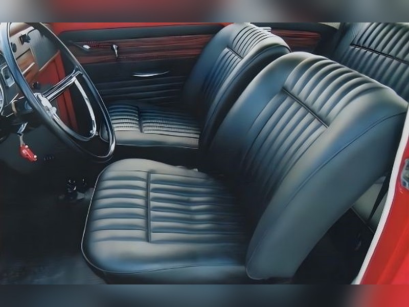 Foto: Tapeçaria - Banco Courvim Rugoso Preto