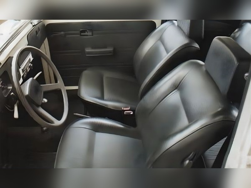 Foto da característica: Bancos Courvim Simples com Apoio de Cabeça